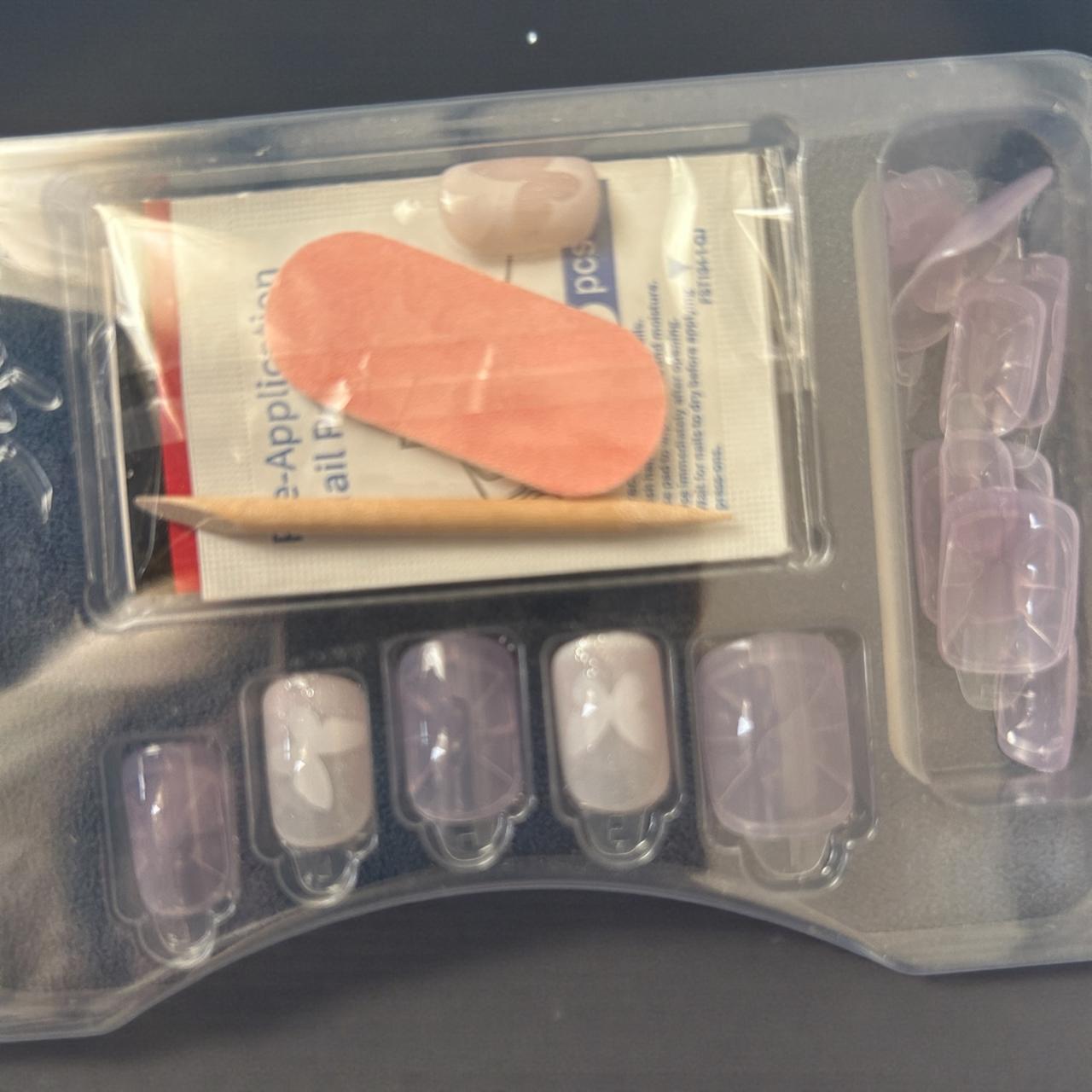 Abou Yousef butterfly nails