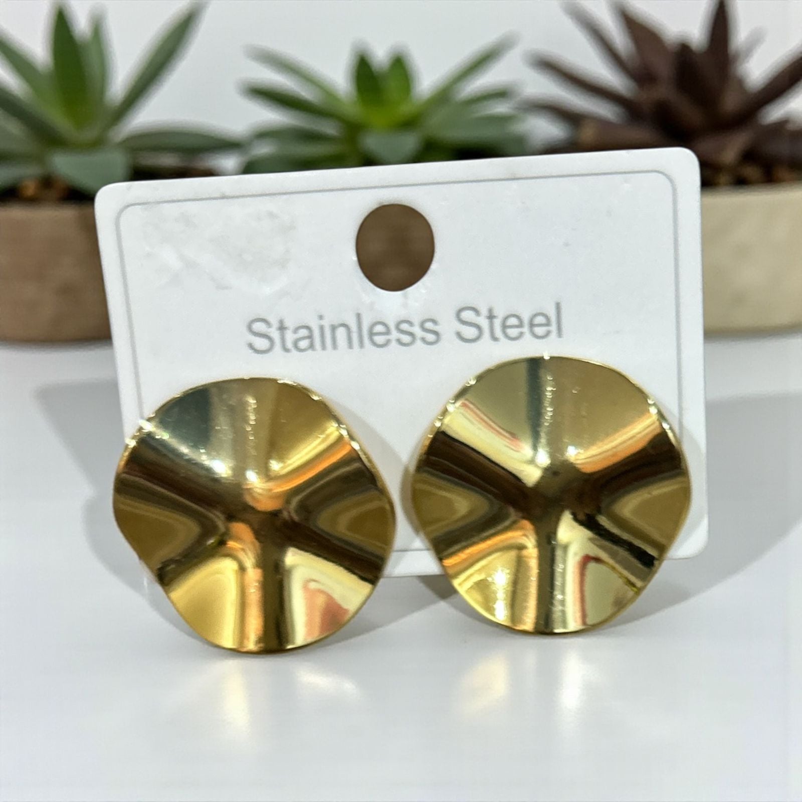 Gold circle earing