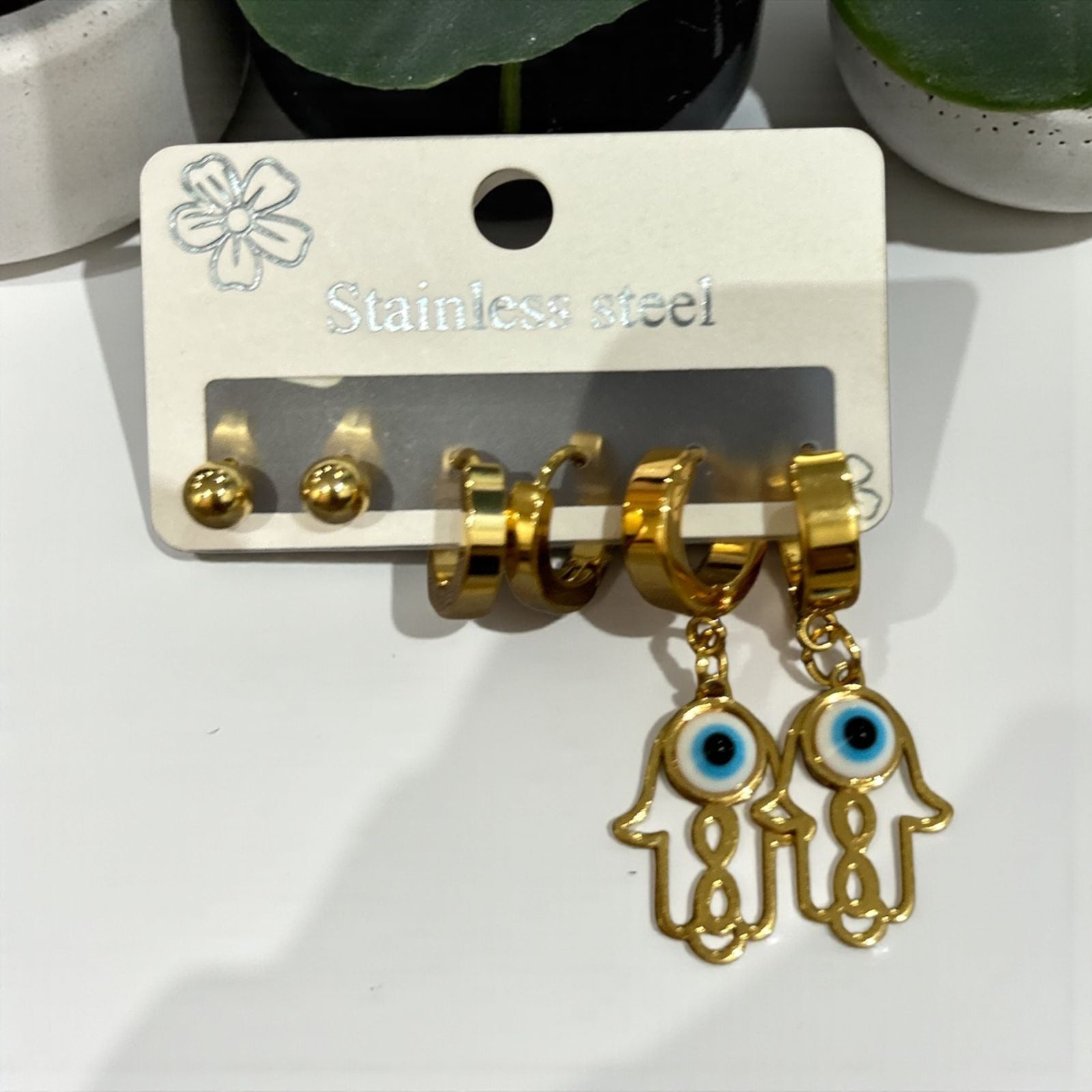 set of gold earring