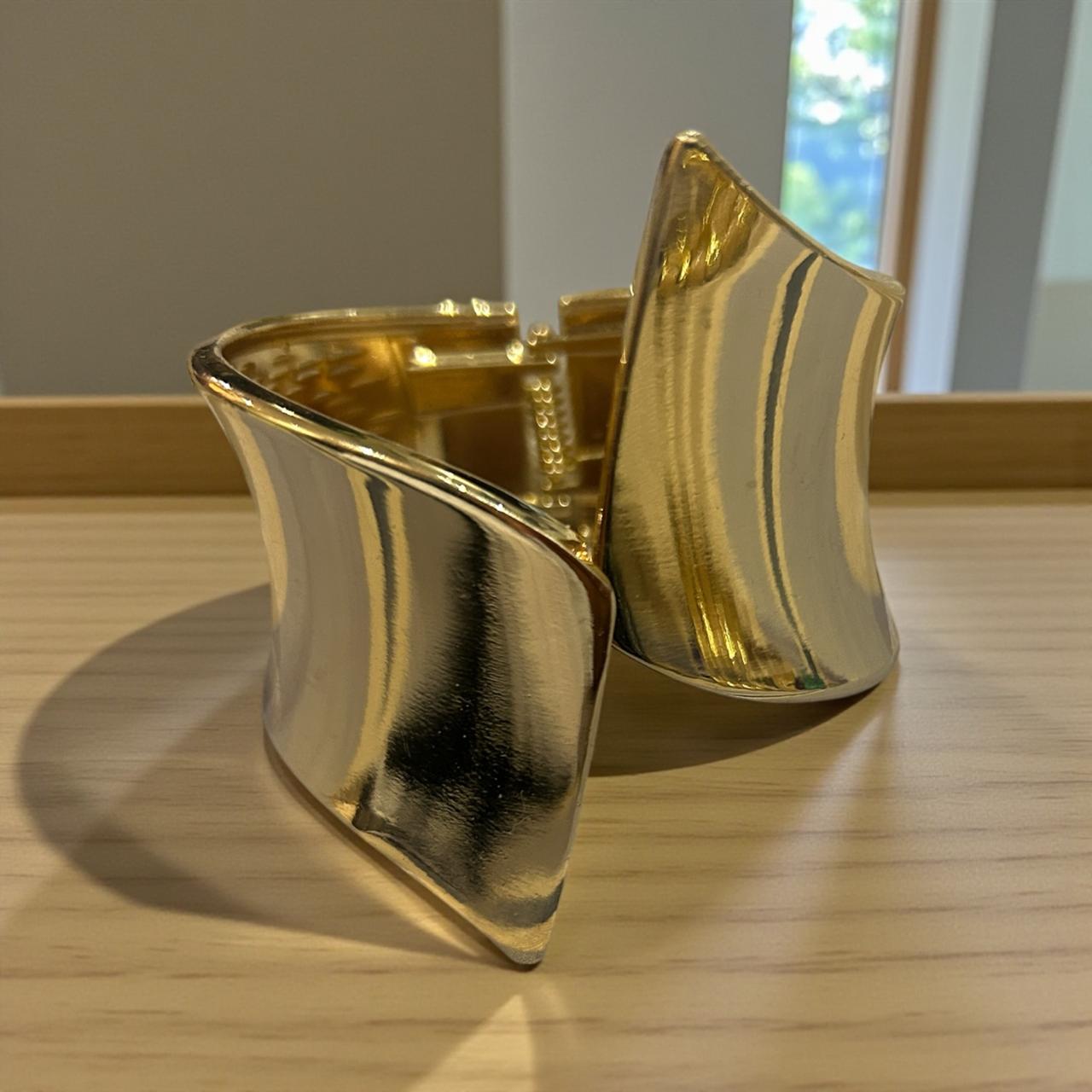 classy gold bangle
