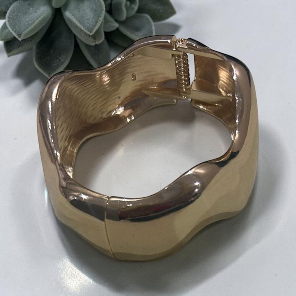 fascinating gold bangle