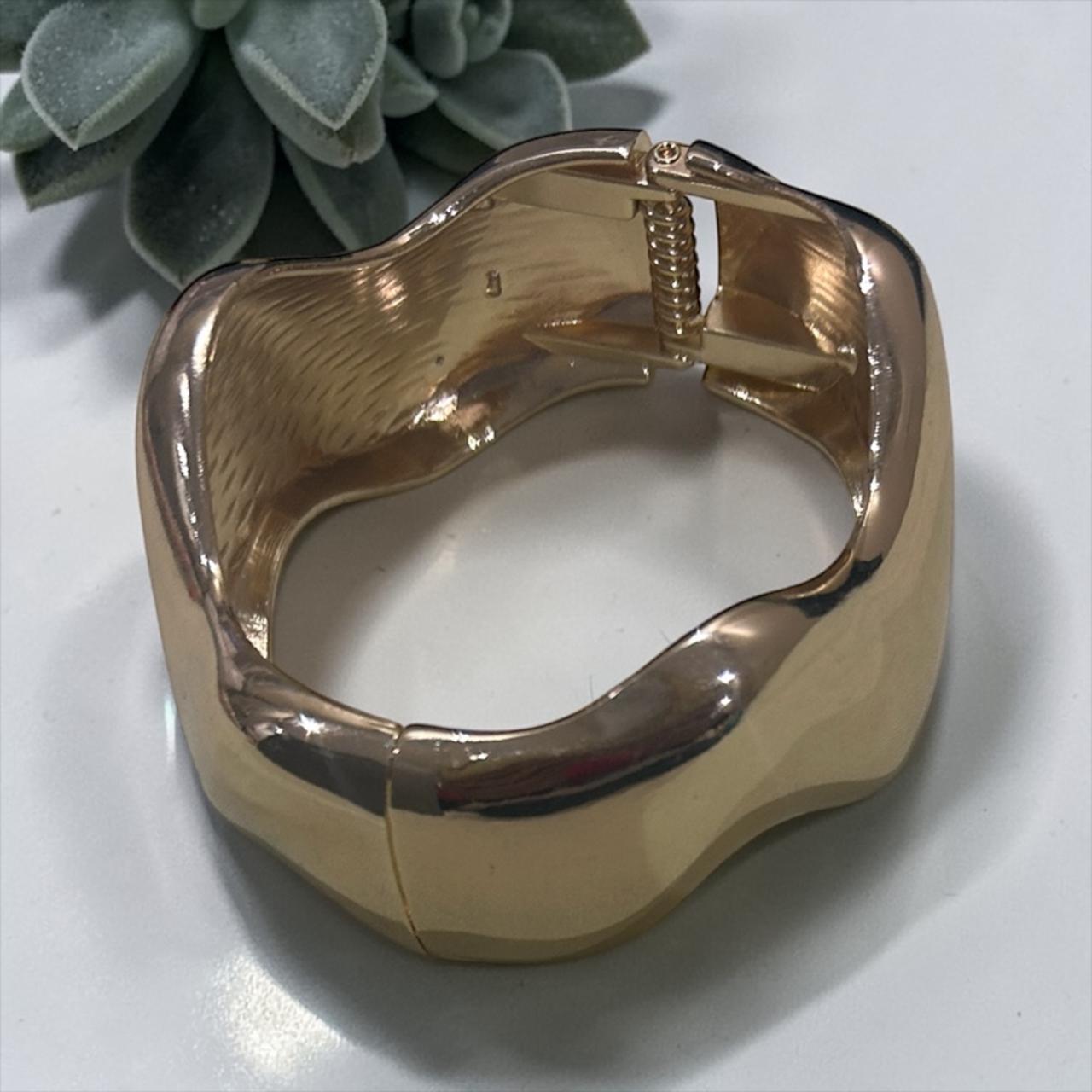 fascinating gold bangle