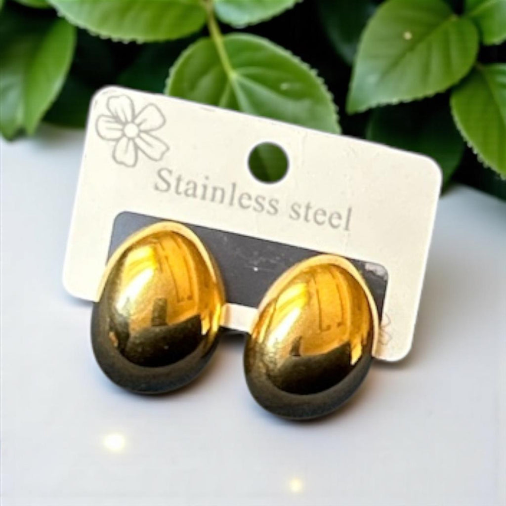 Oval shaped gold earring