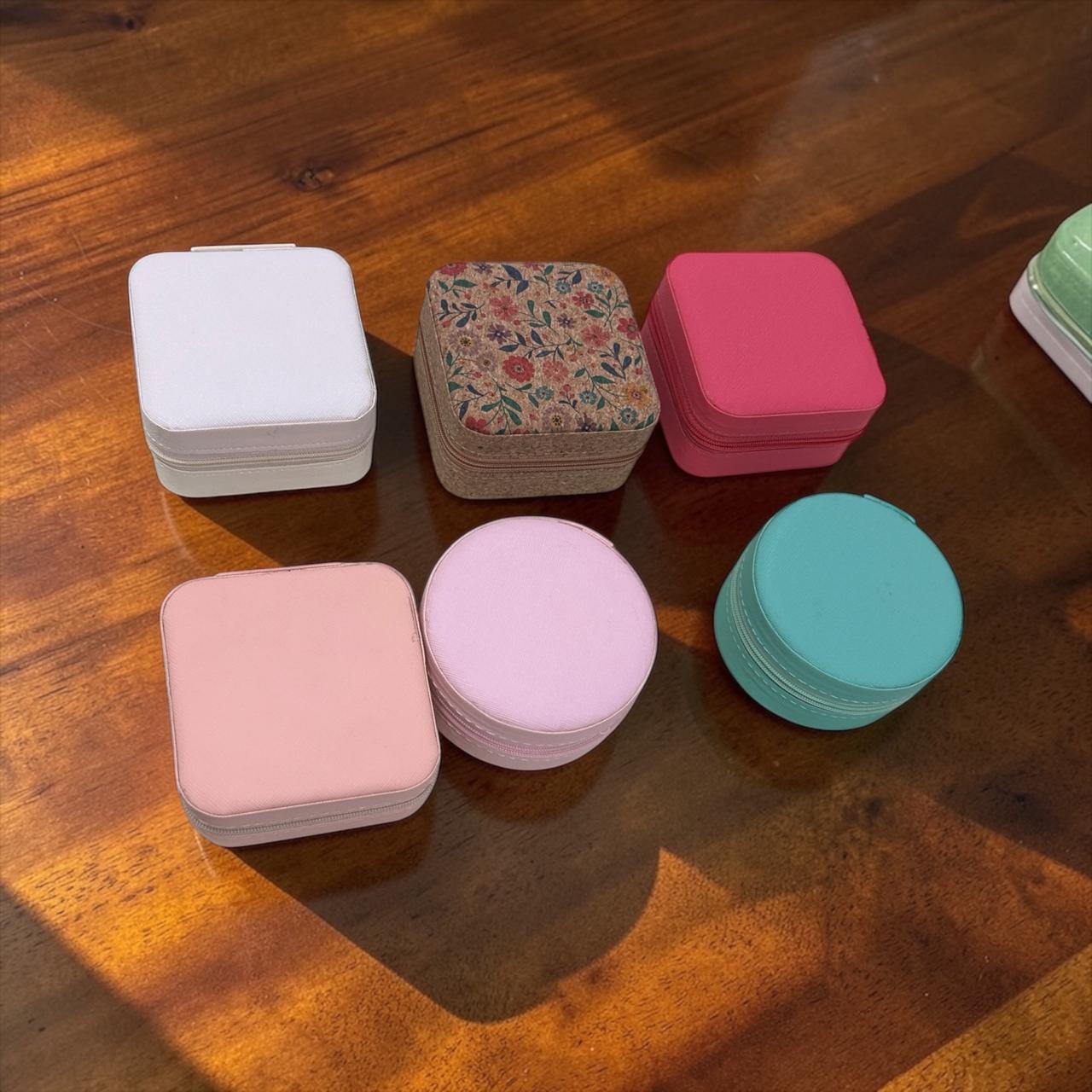 Mini jewelry organizer