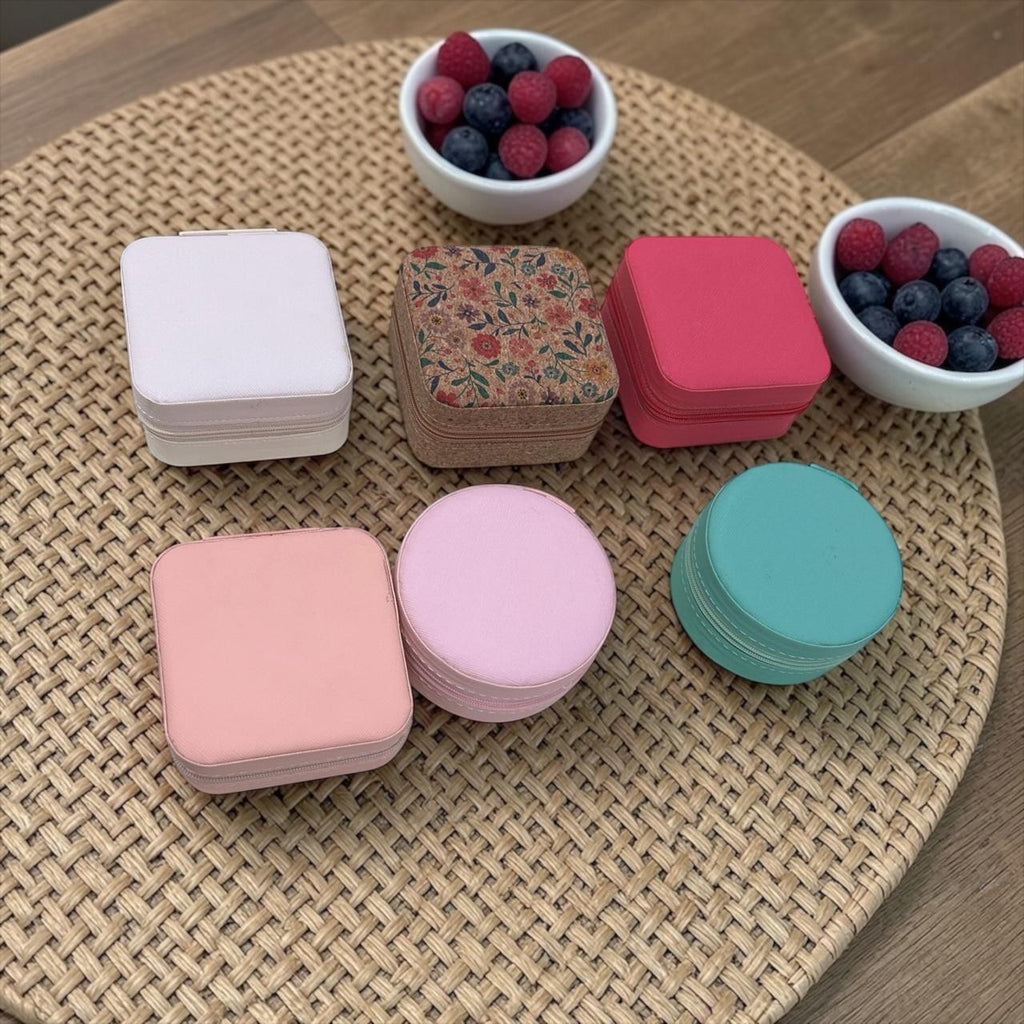 Mini jewelry organizer