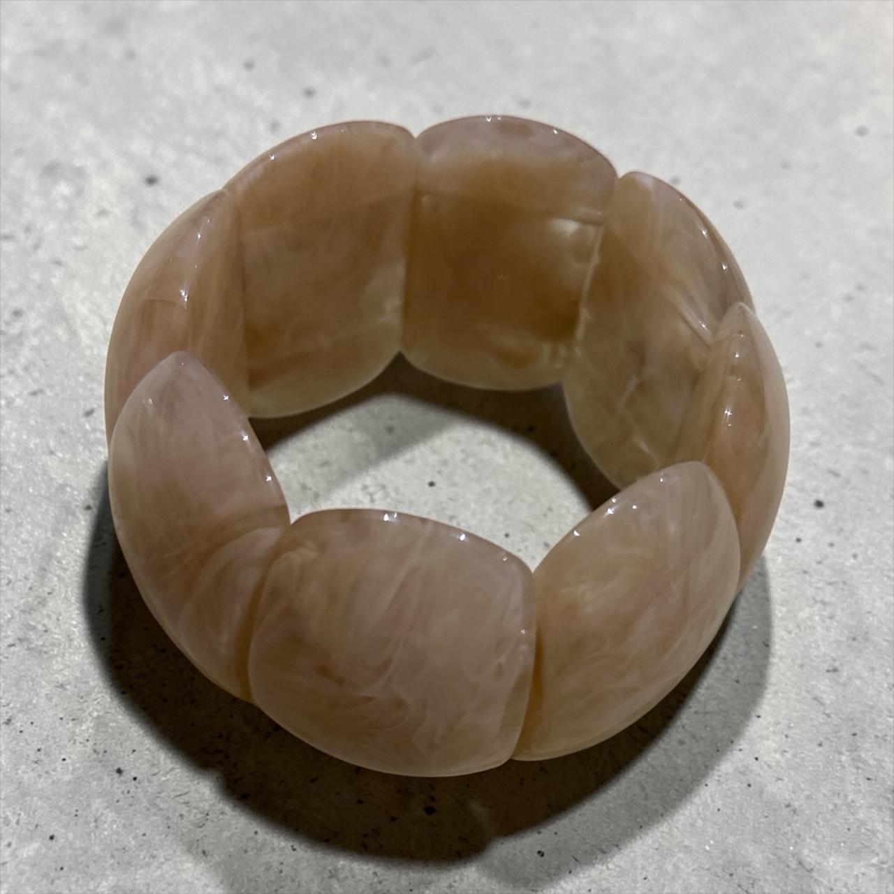 Elegant Beige, green Agates