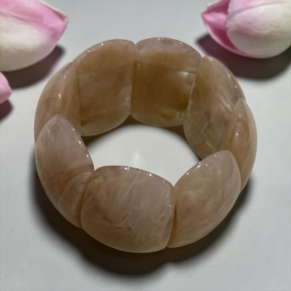 Elegant Beige, green Agates